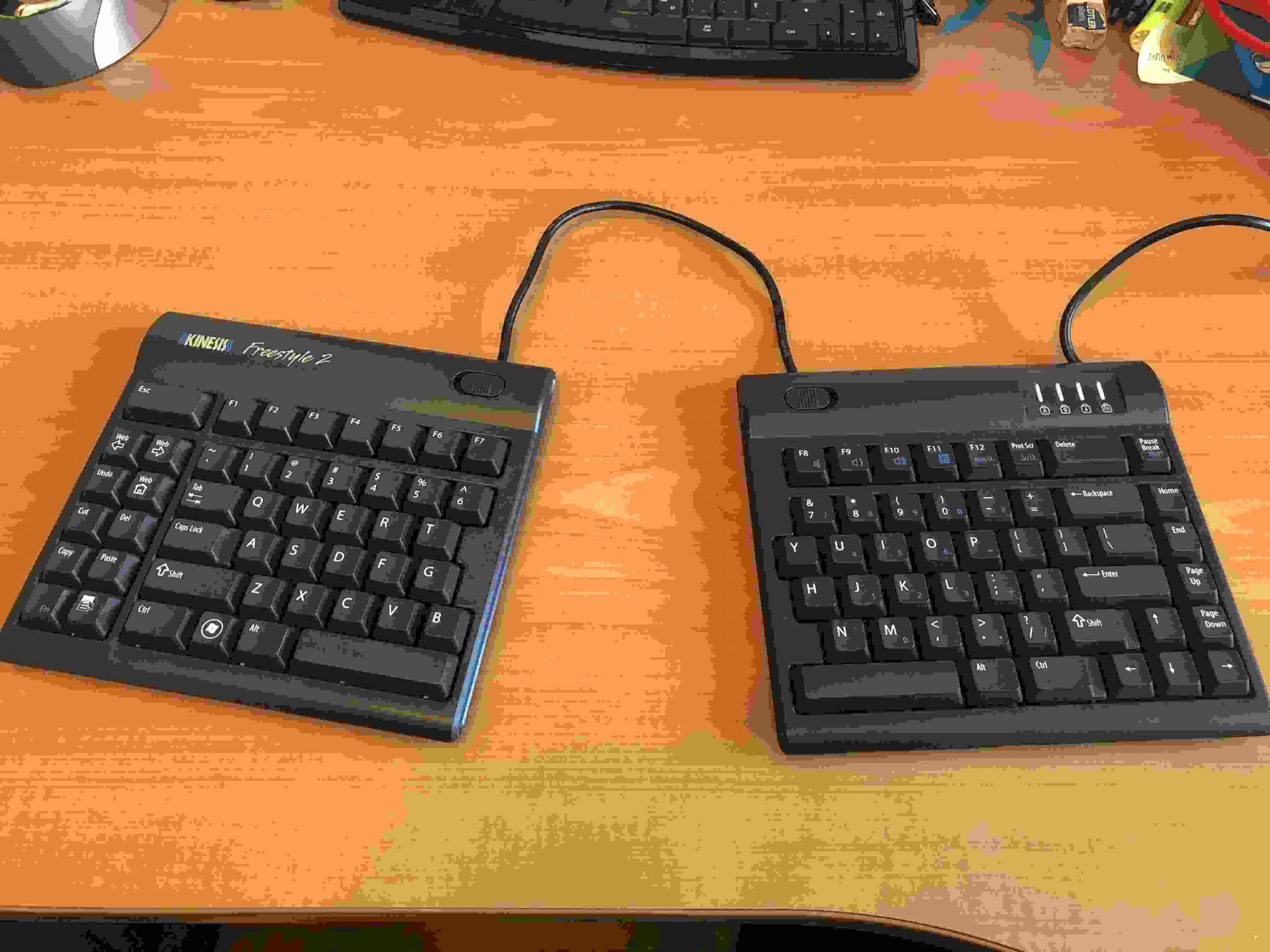 Pourquoi s'équiper d'un clavier ergonomique ? - Folk Camp